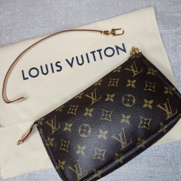 Authentic Louis Vuitton Pochette Accesoires - Picture 3 of 17